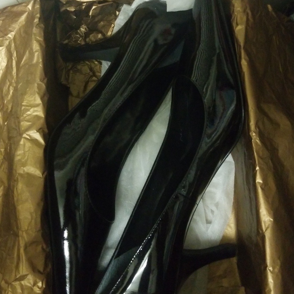 Brand new pare of black shoes